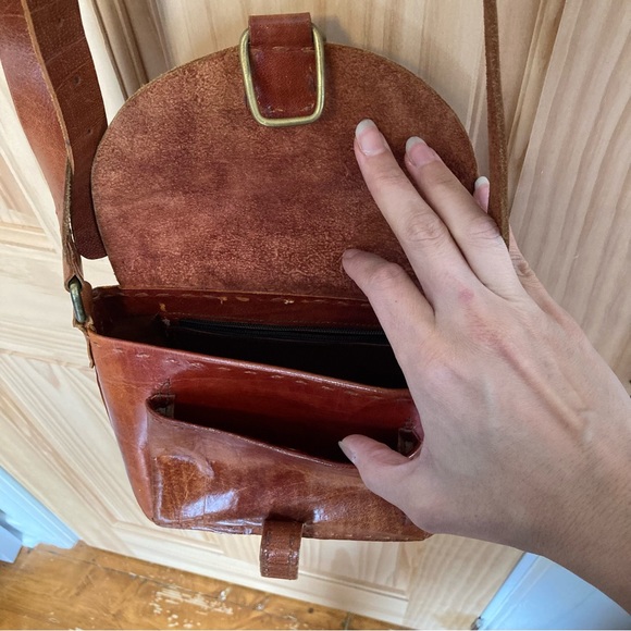 Beautiful leather bag. Handmade by artisan leather artist in south India. - Picture 8 of 16